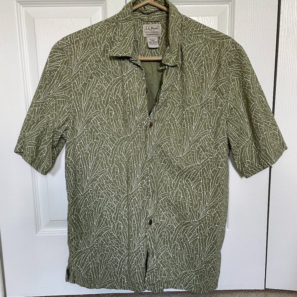 Men's LL Bean short sleeved, cotton, button down shirt, size small